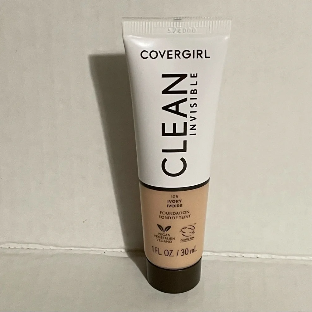 🌸$4🌸 Covergirl Ivory 105 Clean Invisible Foundation 30 mL/1 oz